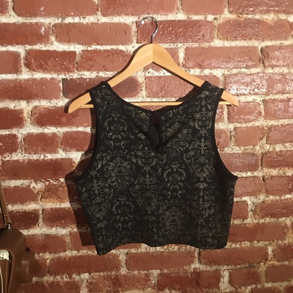 Black and Gold CropTop - Picture 2 of 2